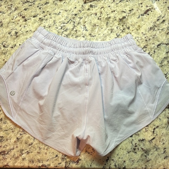 Lululemon Womens Sz 4 Reg Hotty Hot Short with Liner - Picture 2 of 7